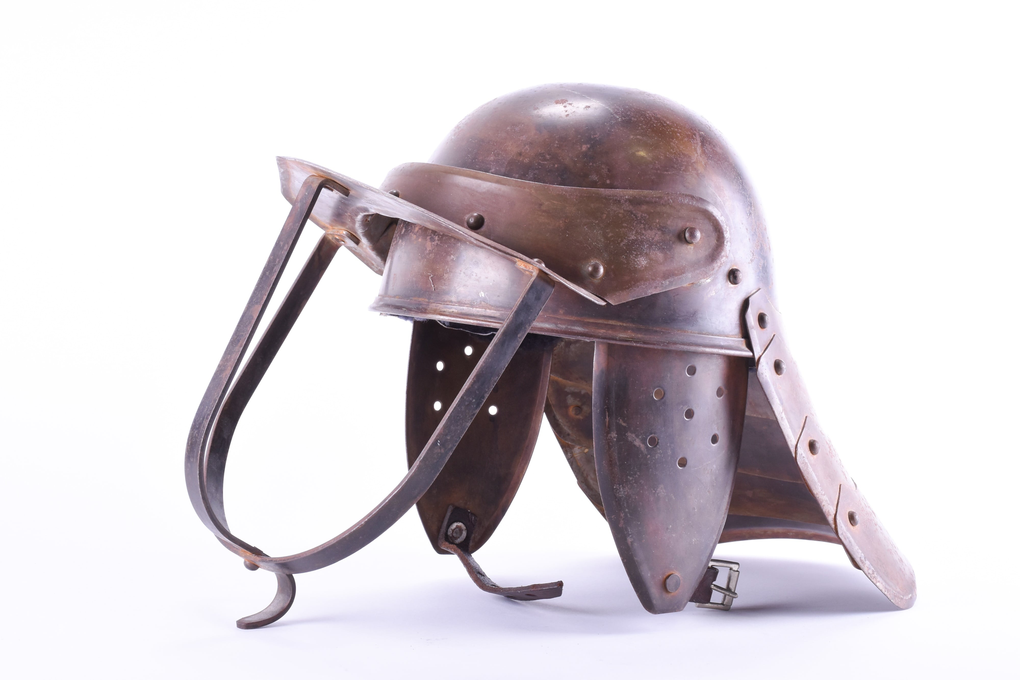 A Civil war style lobster tailed helmet or Zishagge