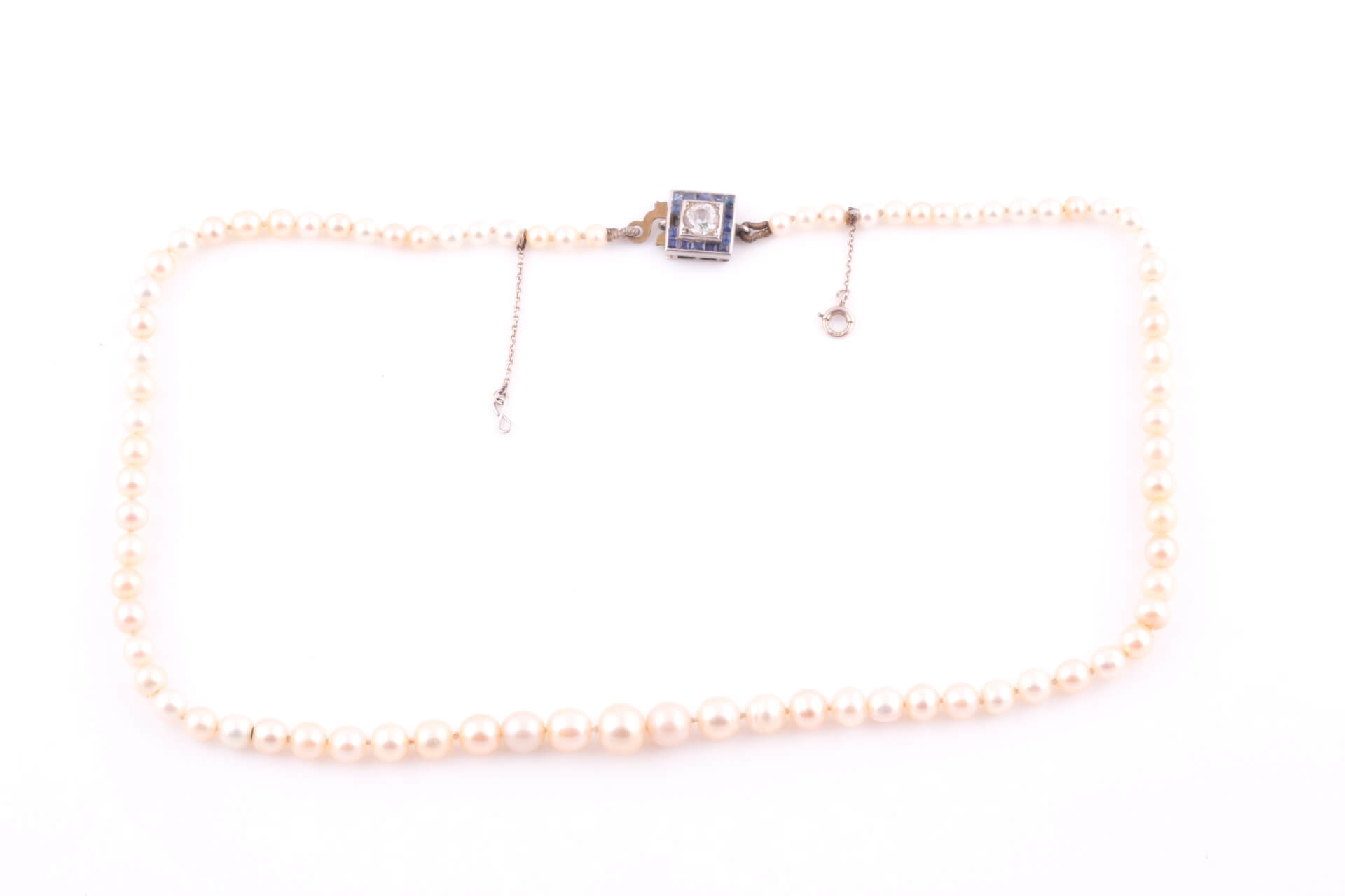 A natural freshwater and saltwater pearl necklace
