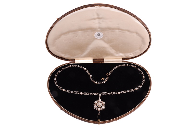 AN EARLY 20TH-CENTURY PEARL AND DIAMOND PENDANT NECKLACE