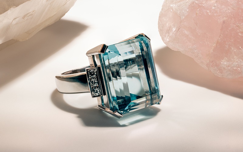 Aquamarine ring amongst two rocks