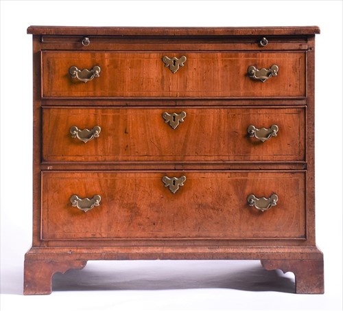 Georgian Walnut Chest of Drawers