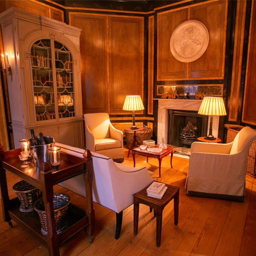 Interior snug in a Chelsea Mansion