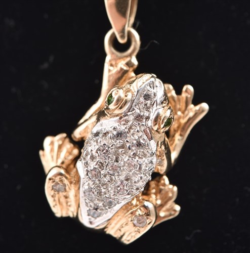 Lot 726 - An unusual 9ct yellow gold, diamond, and...