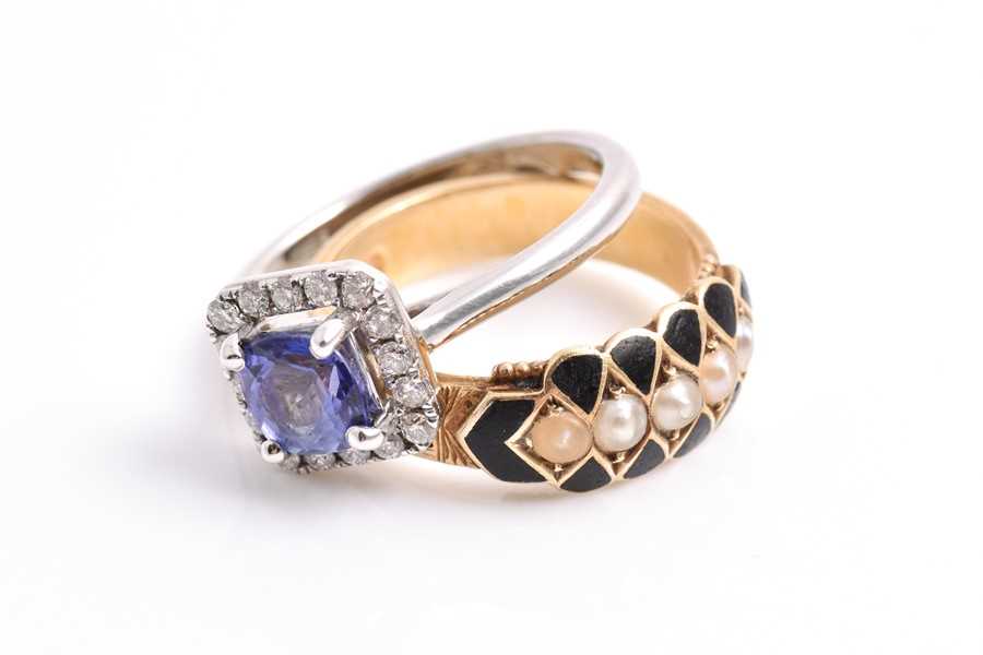 Lot 417 - An 18ct white gold, diamond, and tanzanite...