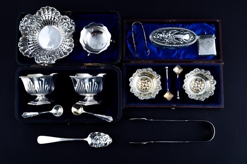 Lot 368 - A mixed group of silver itemsÂ  to include two...