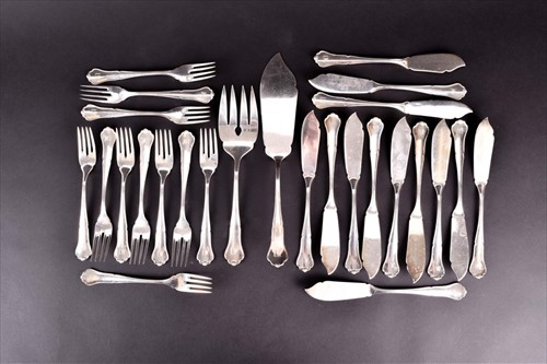 Lot 454 - A near complete set of Continental silver fish...