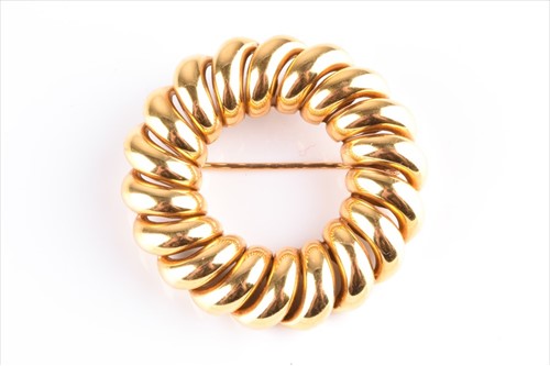 Lot 468 - A yellow metal wreath-shaped brooch of looped...