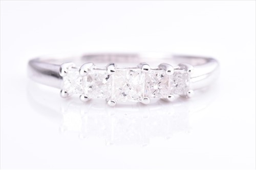 Lot 538 - A five stone diamond ringÂ  set with graduated...