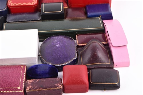 Lot 663 - A large group of antique and modern jewellery...