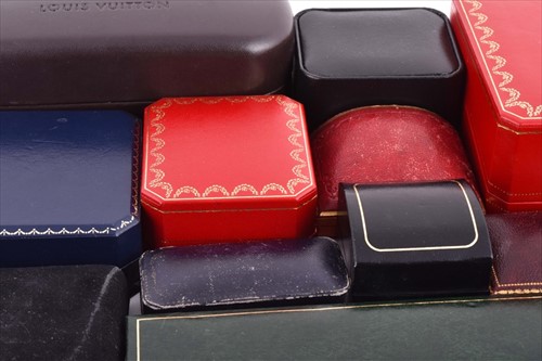 Lot 663 - A large group of antique and modern jewellery...