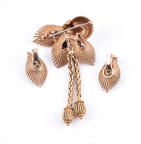 Lot 549 - Kutchinsky. A 9ct yellow gold foliate brooch...