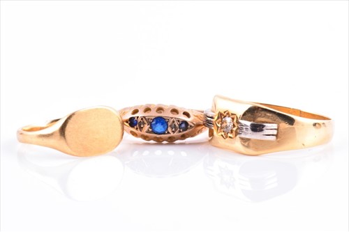 Lot 544 - An 18ct yellow gold and diamond gents ring...