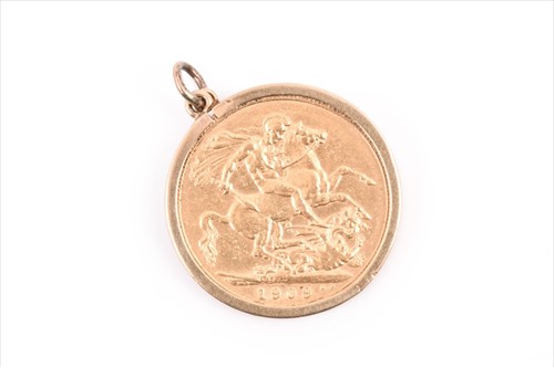 Lot 495 - An Edwardian full sovereign pendant dated 1909,...