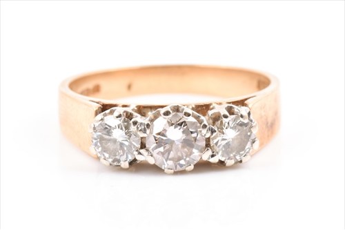 Lot 496 - An 18ct yellow gold and diamond ring set with...