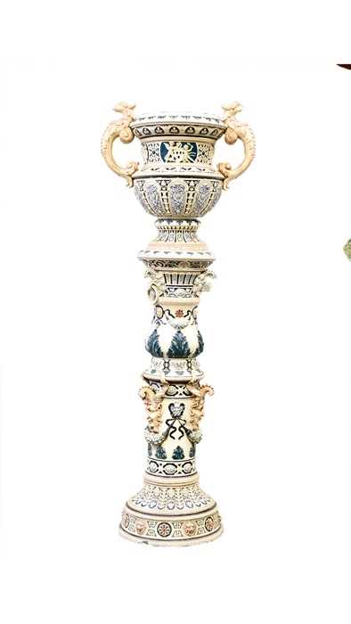 Lot 186 - A large Continental majolica jardiniere on...