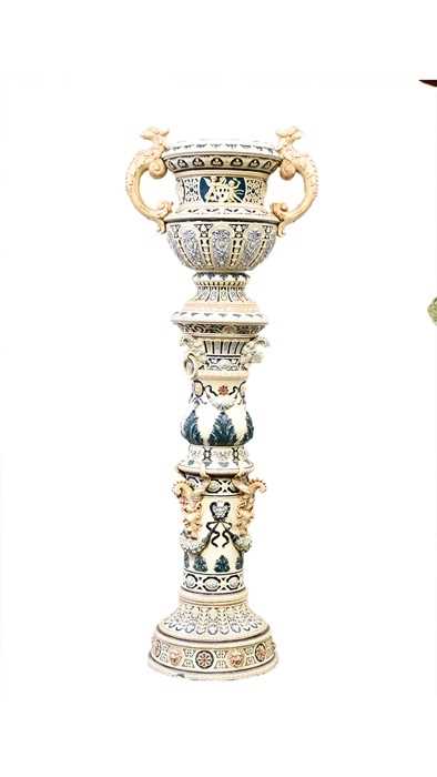 Lot 186 - A large Continental majolica jardiniere on...