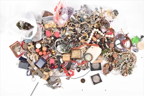Lot 541 - A large quantity of costume jewellery...