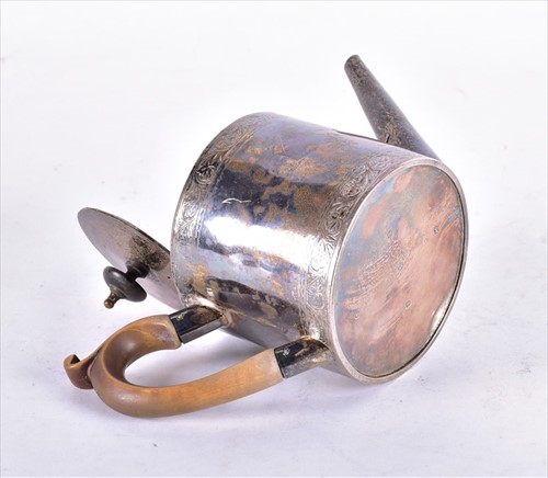 Lot 452 - A George III small silver teapot London 1797,...