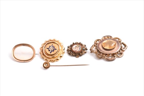Lot 683 - A 19th century white chalcedonyÂ brooch set in...