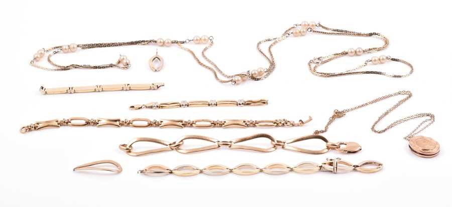 Lot 502 - A 14ct yellow goldÂ bracelet (a/f),Â broken...