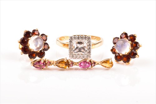 Lot 454 - A yellow metal and cubic zirconia ring size K...