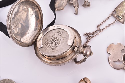 Lot 541 - A Victorian yellow metal and garnet pendant...