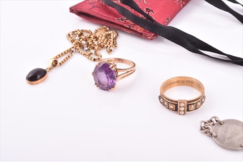 Lot 541 - A Victorian yellow metal and garnet pendant...