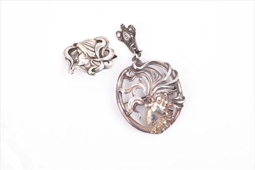 Lot 619 - An American Art Nouveau sterling silver brooch...