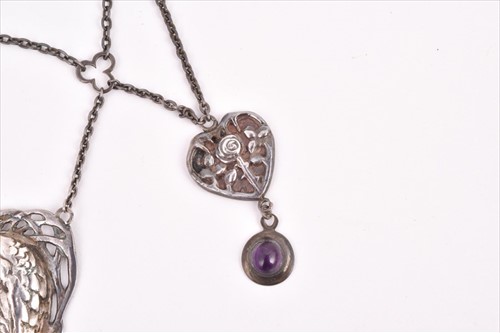 Lot 569 - An Art Nouveau white metal and enamel necklace...