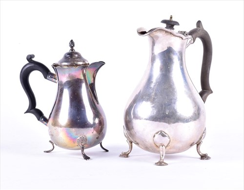 Lot 448 - An Edward VII silver milk pot Sheffield 1906,...