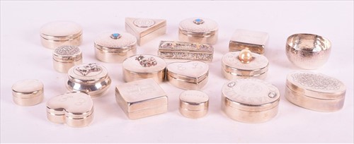 Lot 466 - Seventeen silver and white metal pill boxes...
