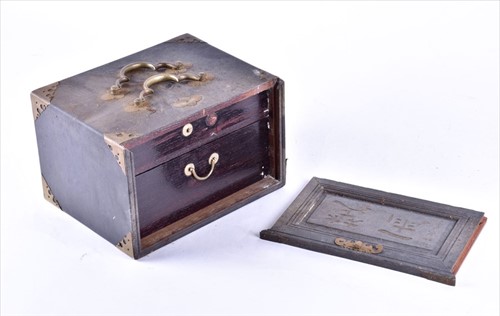 Lot 140 - An early 20th century travelling mahjong set...