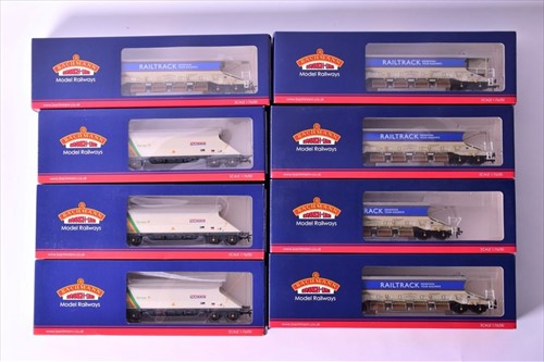 Lot 283 - Eight boxed Bachmann Branch-Line items of OO...
