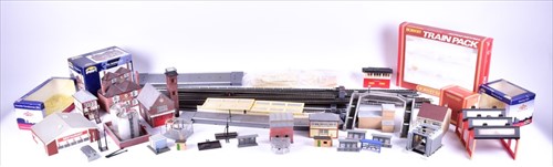 Lot 306 - A large quantity of boxed and loose Hornby and...