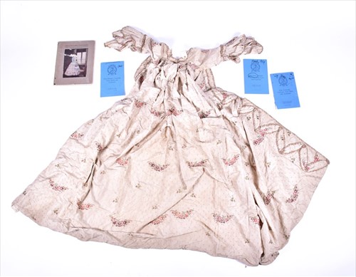 Lot 266 - A late 18 century ladies sack-back robe or...
