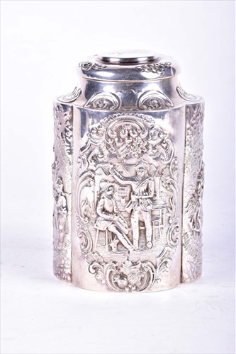 Lot 425 - An Edwardian silver tea caddy London 1905, by...