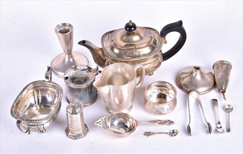 Lot 476 - A mixed group of silver items to include a...