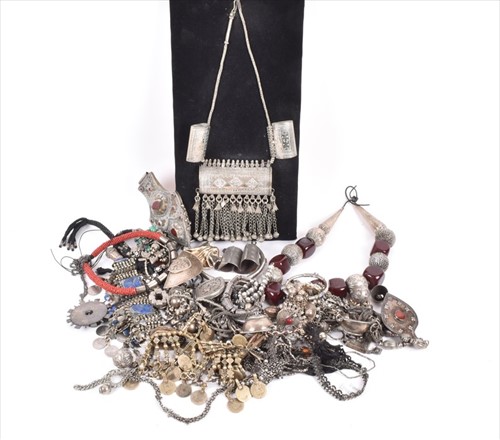Lot 560 - A large quantity of 20th century silver and...