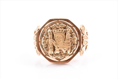Lot 552 - An unusual yellow gold ring possibly South...