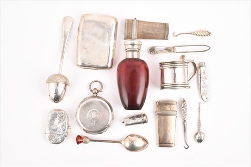 Lot 454 - A group of various silver and white metal...