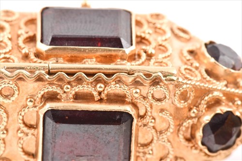Lot 488 - A fine and impressive yellow gold charm...