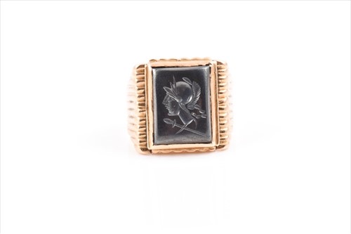 Lot 615 - A yellow metal and hematite gents ring set...