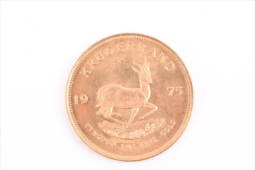 Lot 385 - A South Africa 1975 KrugerrandÂ  1oz fine gold.