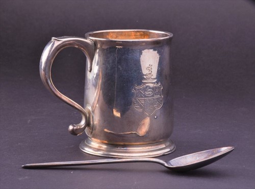 Lot 361 - A George I silver mug London 1725, by William...