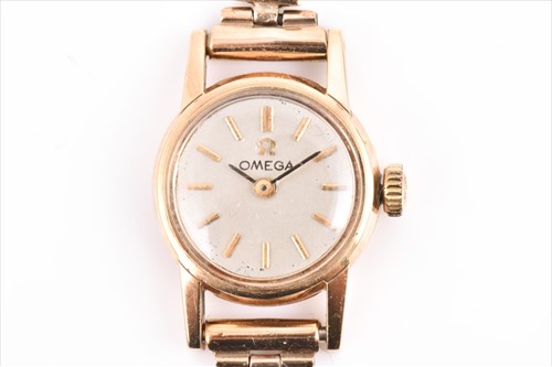 Lot 612 - A 9ct yellow gold ladies Omega wristwatch with...