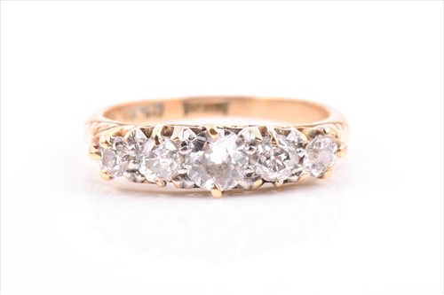 Lot 549 - An 18ct yellow gold and diamond ring set with...