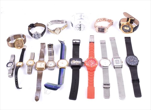 Lot 420 - A large group of assorted watches with makes...