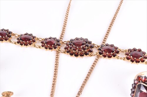 Lot 550 - A yellow metal and garnet bracelet set with...