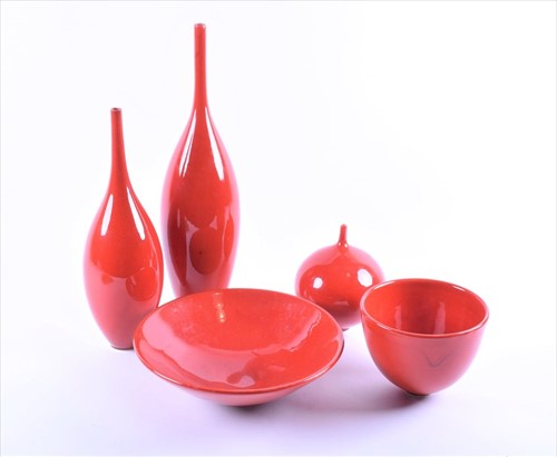 Lot 284 - A collection of ceramic ware by Peter Collis...