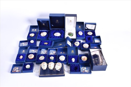 Lot 342 - A collection of Halcyon Days enamel boxes to...